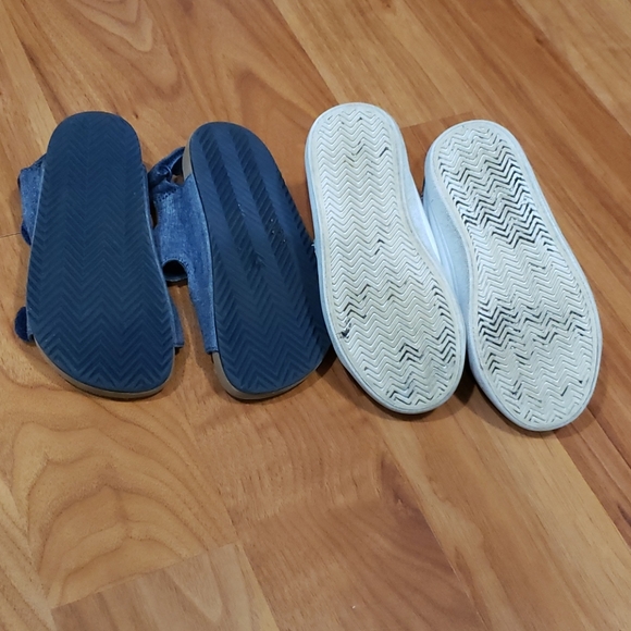 H&M Sandals and sneakers size 9 prize is for both - Picture 3 of 3